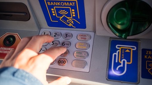 U Hrvatskoj se ukida do 50 odsto bankomata