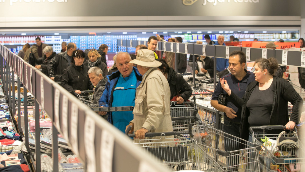 Promet robe u trgovini na malo u februaru