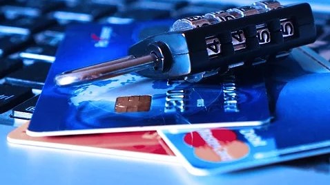 Sve veći broj trgovaca prihvata plaćanje nacionalnom Dina karticom na internetu