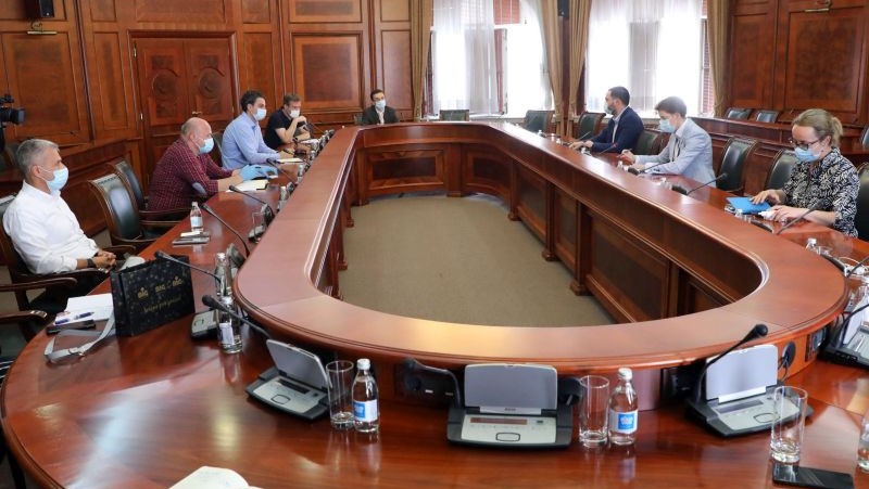 Brnabić sa predstavnicima tržnih centara o merama u borbi sa COVID-19