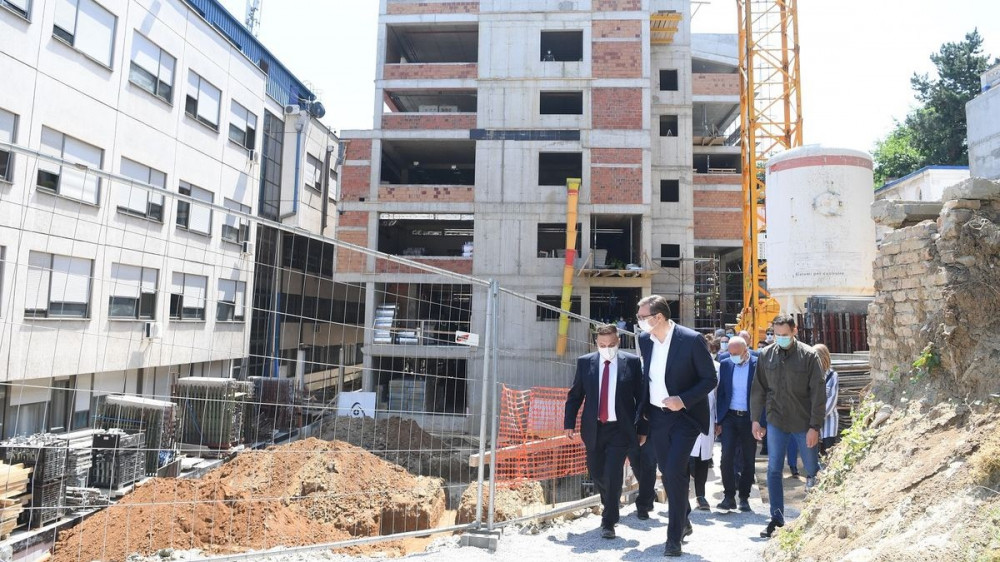 Vučić obišao radove na izgradnji Instituta za kardiovaskularne bolesti Dedinje 2