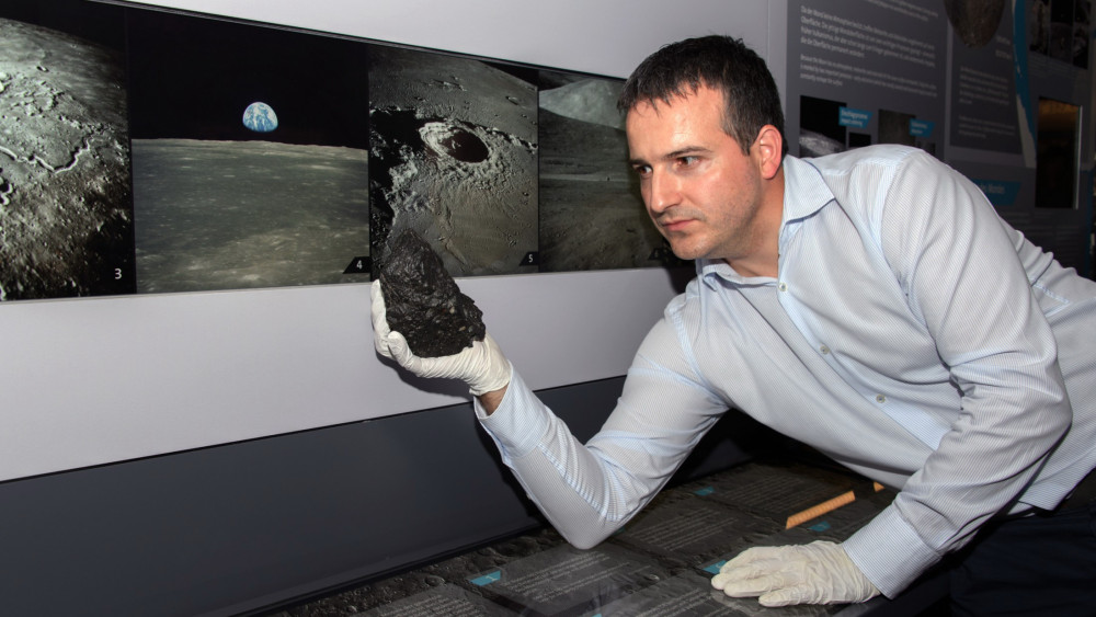 Jedan od najvećih izloženih mesečevih meteorita u Prirodnjačkom muzeju u Beču