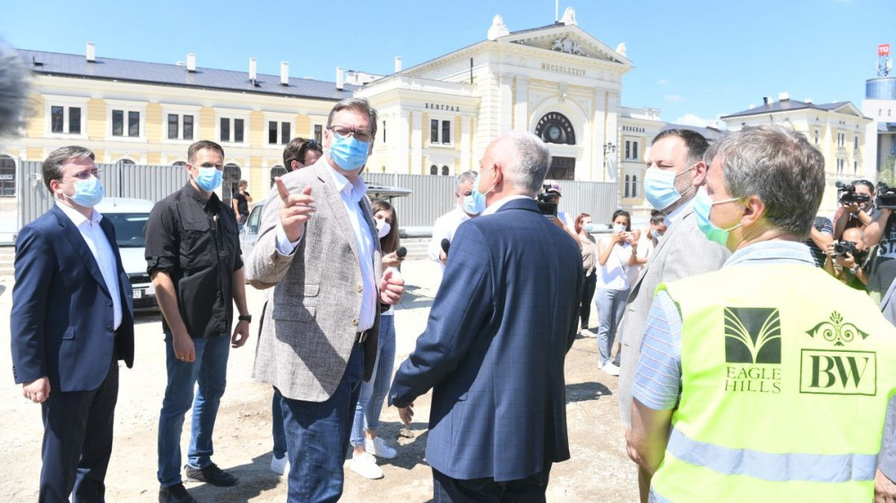 Vučić obišao radove na Savskom trgu