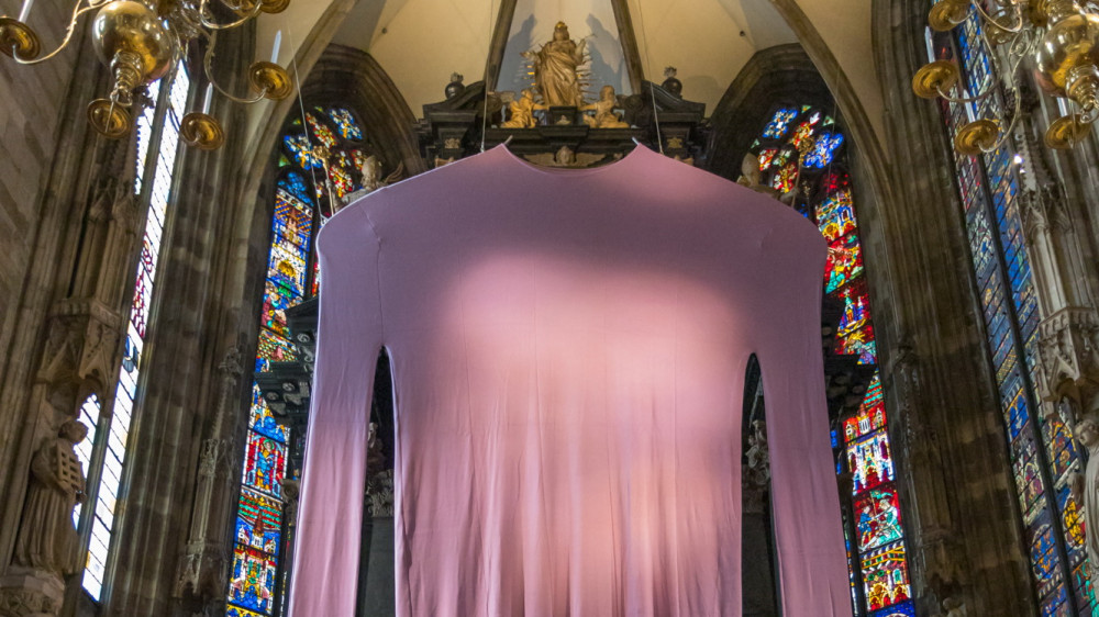 Gigantski džemper kao oltarsko platno u bečkoj katedrali