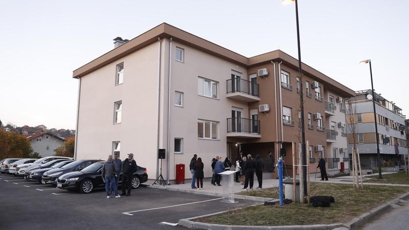 Svečano uručeni ključevi 20 stanova za izbeglice u Smederevu