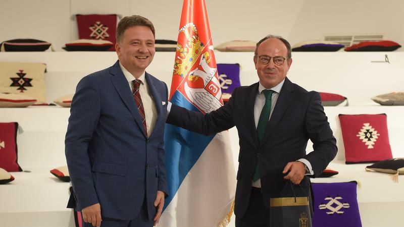 Vlada Srbije i korporacija Orakl potpisali Memorandum o razumevanju