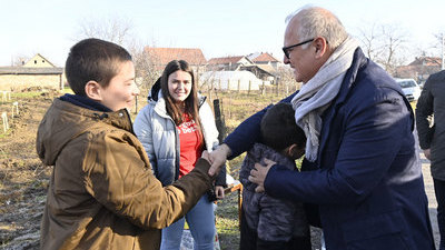 Vesić: Dve porodice iz Surčina za mesec dana dobijaju krov nad glavom