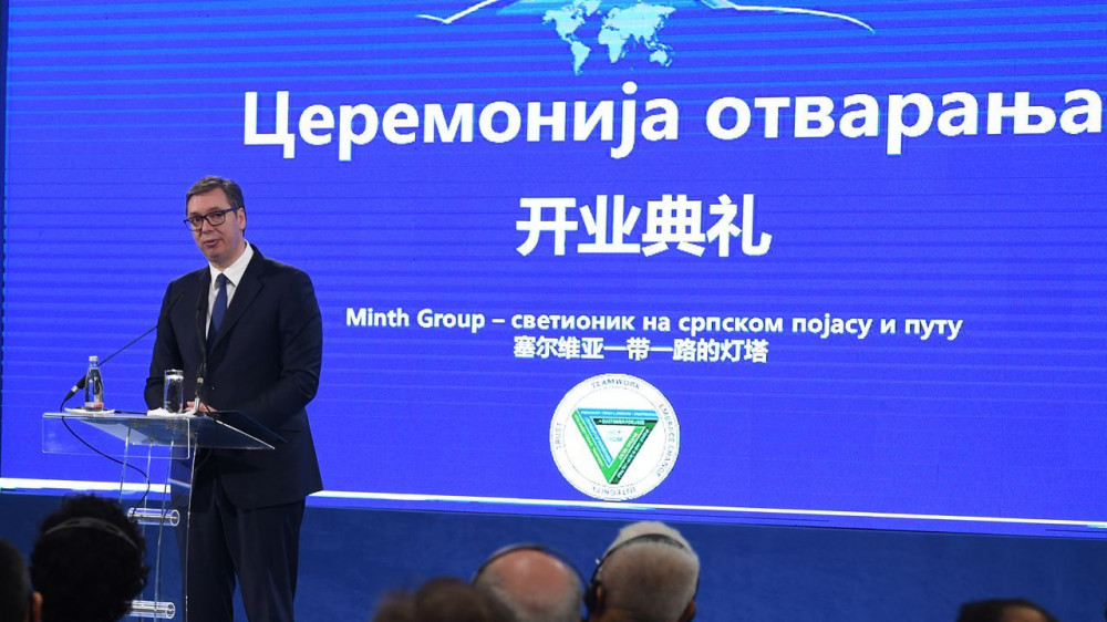 Predsednik Vučić obišao fabrike kompanije MINTH u Šapcu i Loznici
