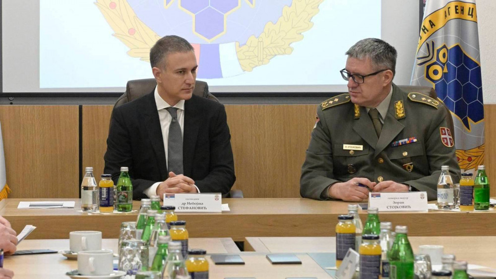 Ministar Stefanović obišao Centar za usavršavanje kadrova obaveštajne službe