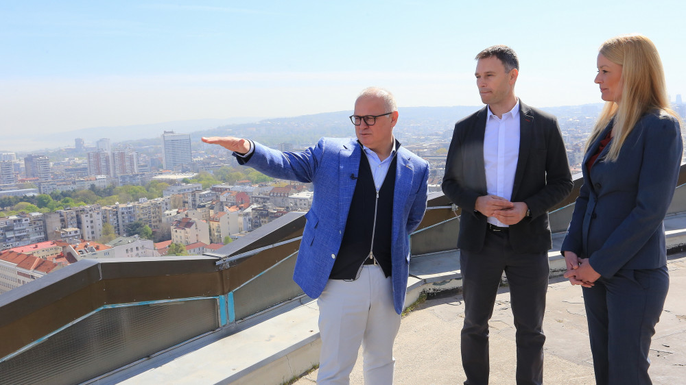 Vesić obišao radove na rekonstrukciji Palate Beograd