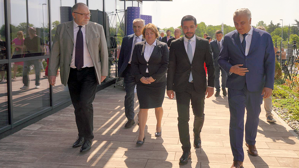 Ministar Momirović u obilasku nove zgrade Arhiva RGZ-a
