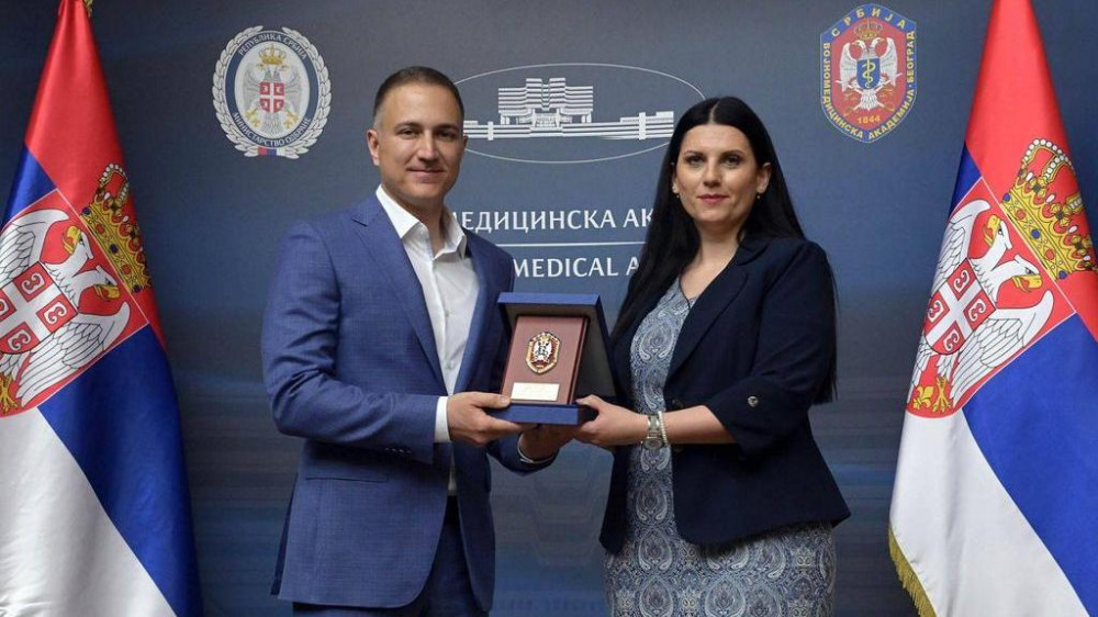 Stefanović uručio medalju najboljoj medicinskoj sestri VMA