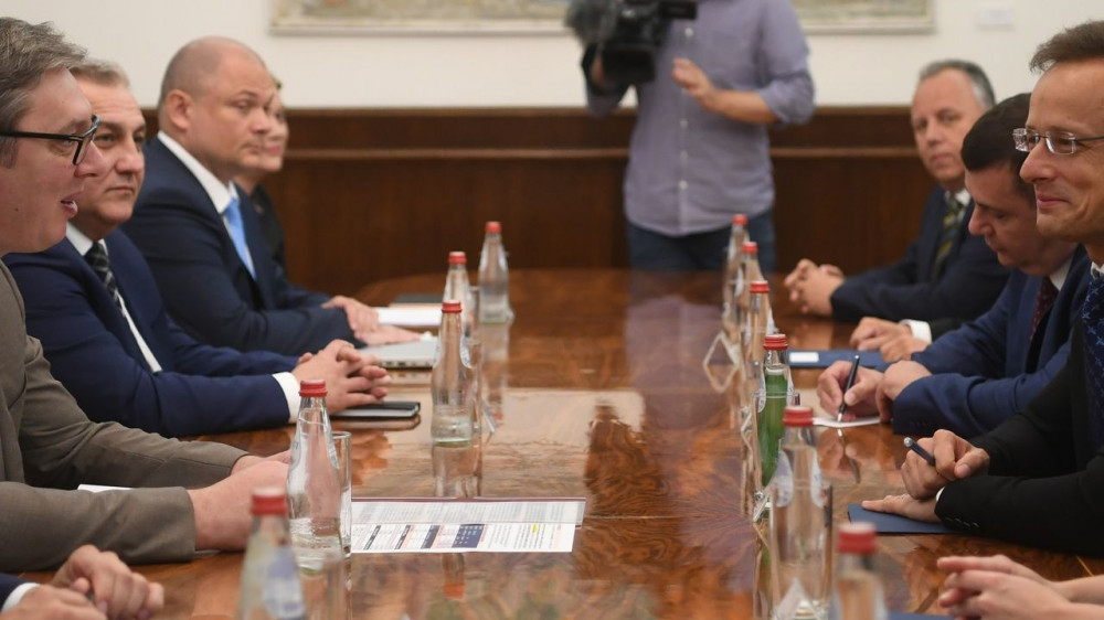 Predsednik Vučić razgovarao sa ministrom spoljnih poslova i spoljne trgovine Mađarske