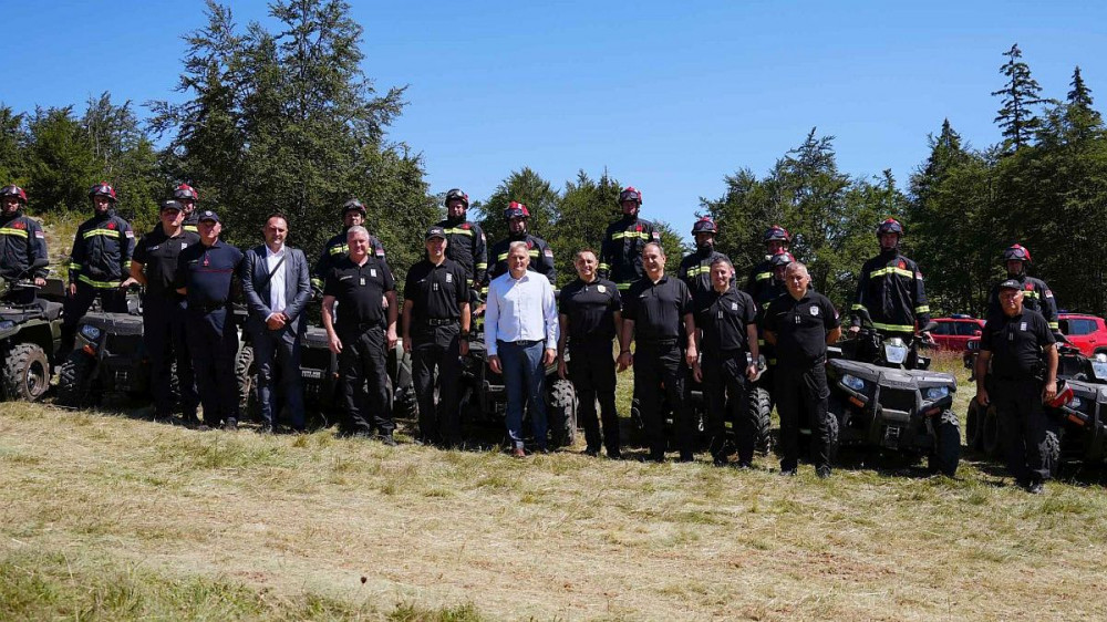 U Novoj Varoši podignut terenski kamp za smeštaj vatrogasaca