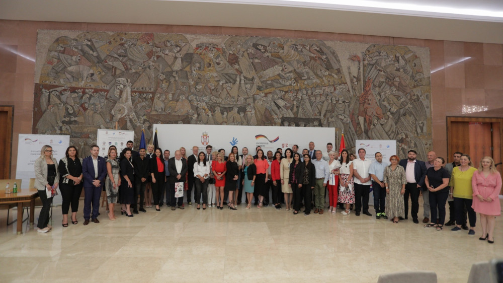 Zapošljavanje visoko obrazovanih Roma i Romkinja u lokalnim samoupravama