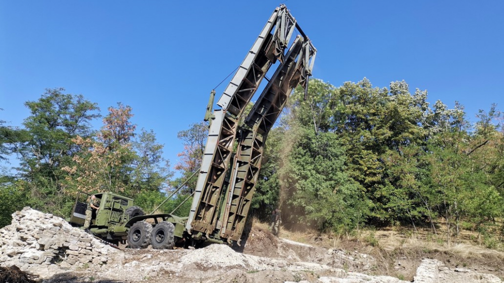 Vojska Srbije postavila privremeni most na brdu Hisar