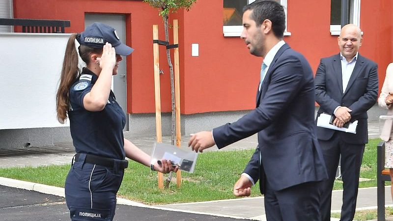 Pripadnicima službi bezbednosti uručeni ključevi stanova u Zemunu 