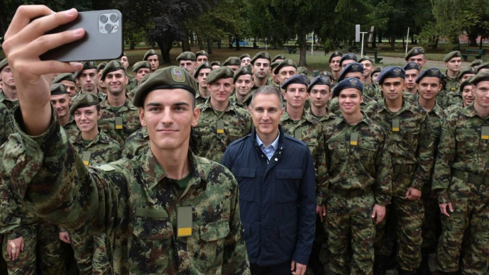 Stefanović obišao nove kadete Vojne akademije