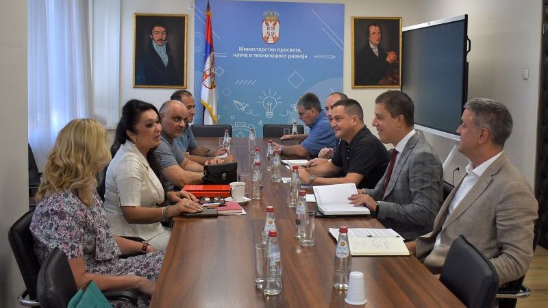 Povećanje plata za zaposlene u prosveti u januaru naredne godine