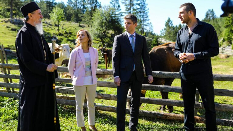 Arno Gujon predao 20 krava Srbima u Pljevljima