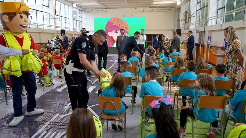 Pojačano prisustvo saobraćajne policije u zonama oko škola