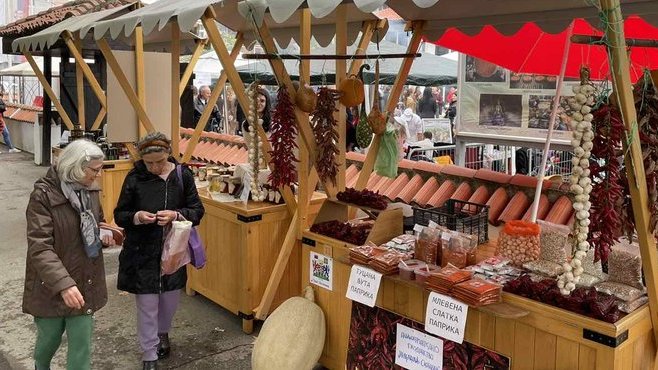 Održana Izložba domaćeg leskovačkog ajvara, zimnice, meda, vina i voćne rakije