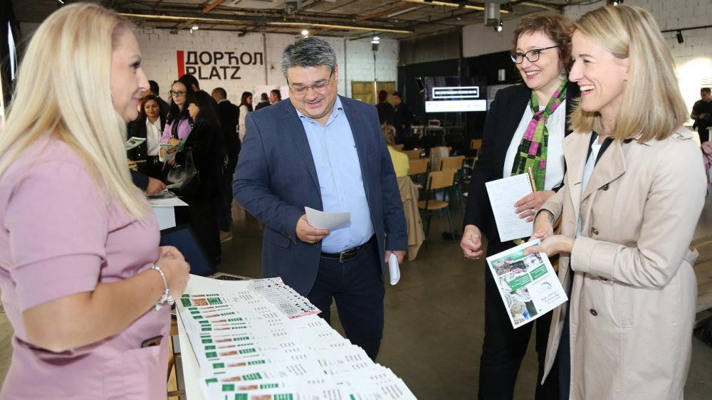 Podrška romskom preduzetništvu kroz projekat „Roma digitalni bust“