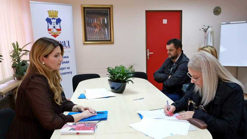 Potpisani ugovori o dodeli pomoći u građevinskom materijalu za porodice izbeglica i interno raseljenih lica