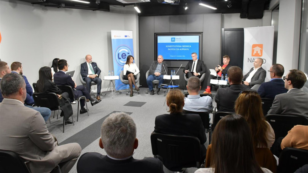 Šaltere javne uprave potrebno je smestiti na mobilni telefon