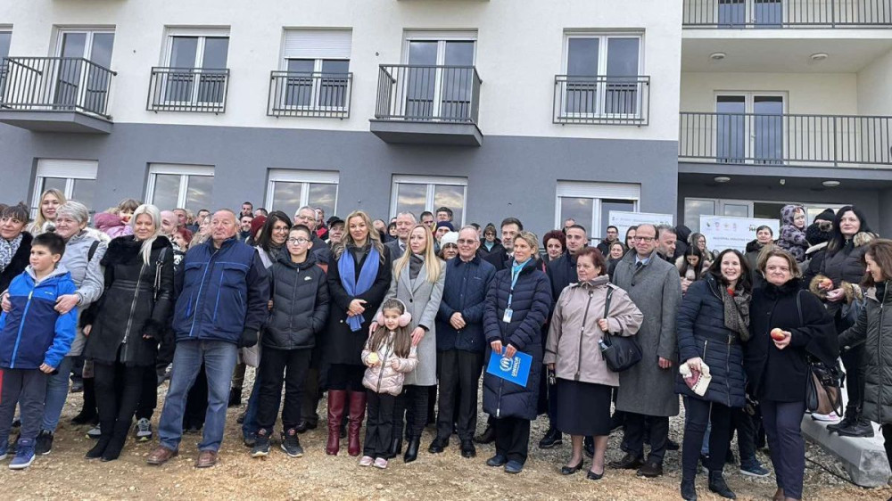 Uručeni ključevi 40 novih stanova za izbeglice u Vršcu