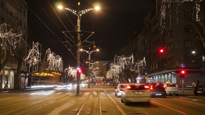 Počelo postavljanje novogodišnjeg osvetljenja