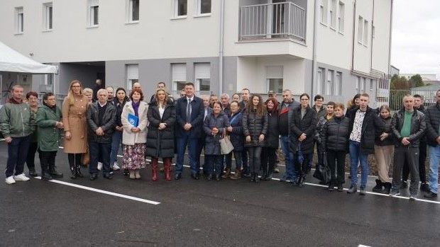 Uručeni ključevi 15 stanova izbegličkim porodicama u Pećincima
