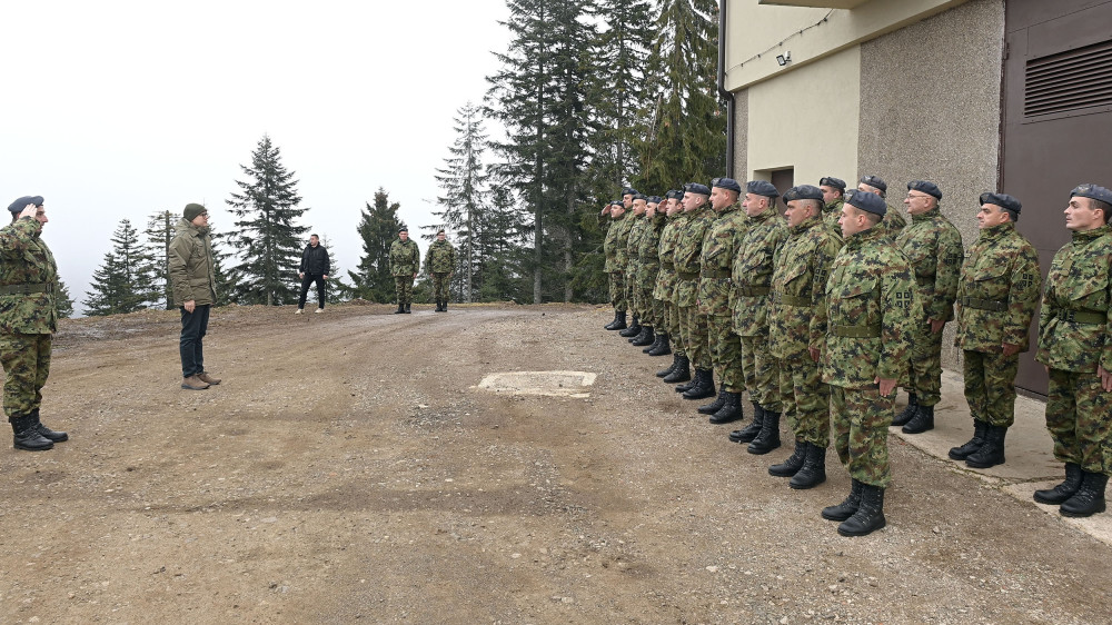 Ministar Vučević obišao pripadnike 126. brigade VOJIN