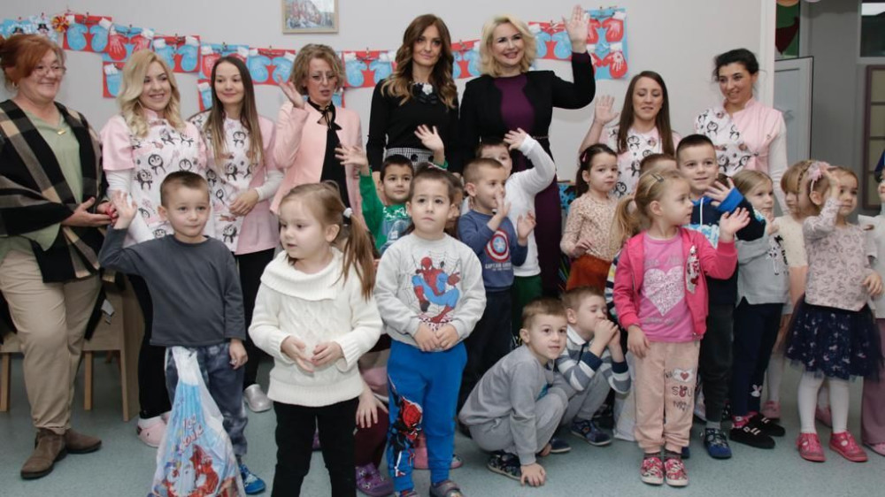 Podrška države i lokalnih samouprava porodicama sa decom