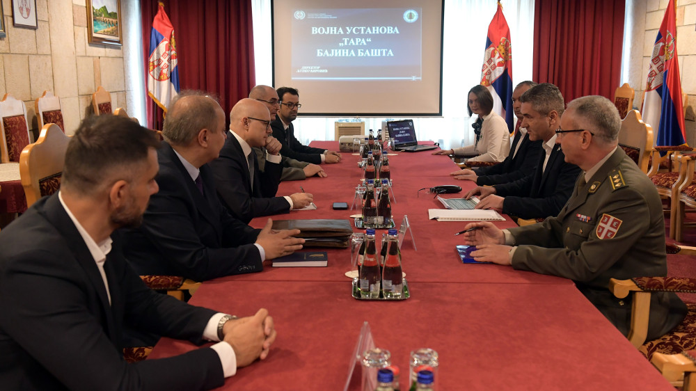Ministar Vučević obišao kapacitete vojnog hotela Breza