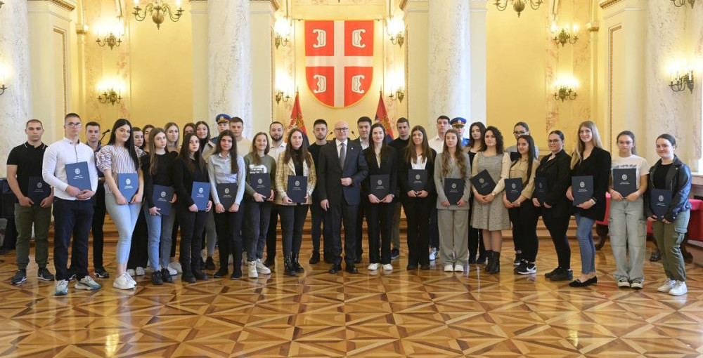 Uručeni ugovori o stipendijama Ministarstva odbrane i VS
