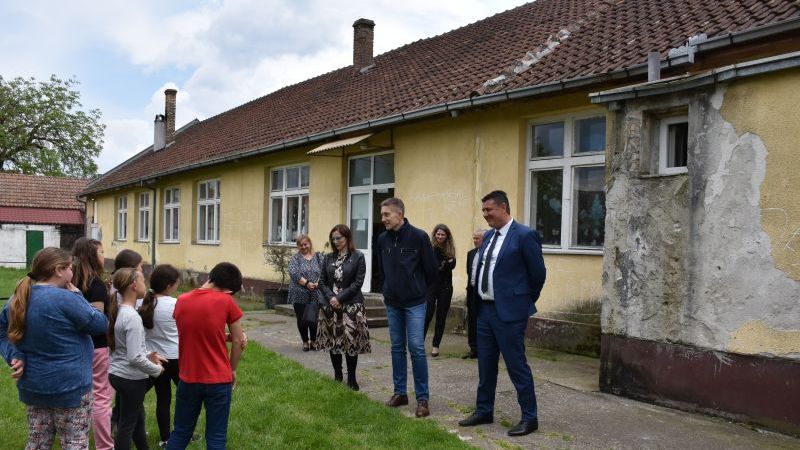 Za rekonstrukciju osnovne škole u Brestaču 30 miliona dinara