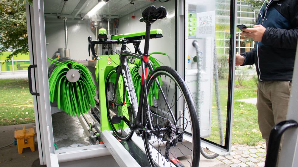 Beč: prva javna perionica za bicikle u Austriji