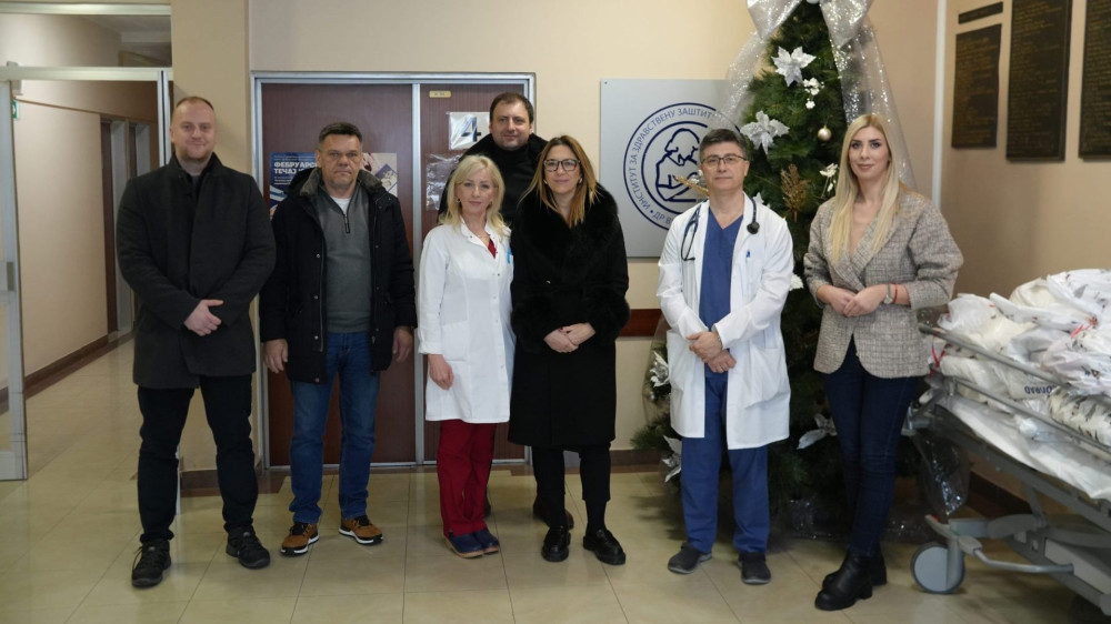 Novogodišnji paketići Institutu za majku i dete