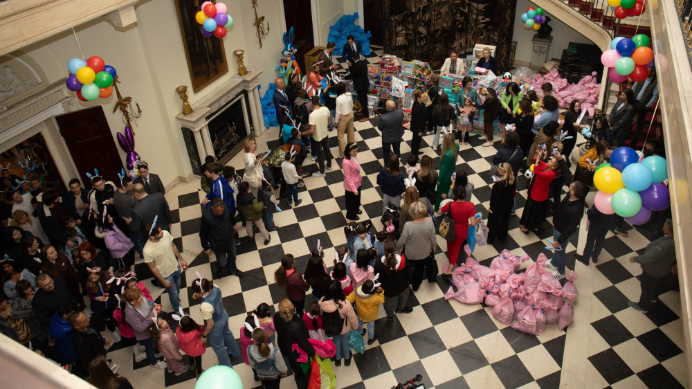 Pokloni i osmesi za gotovo 1.000 dece